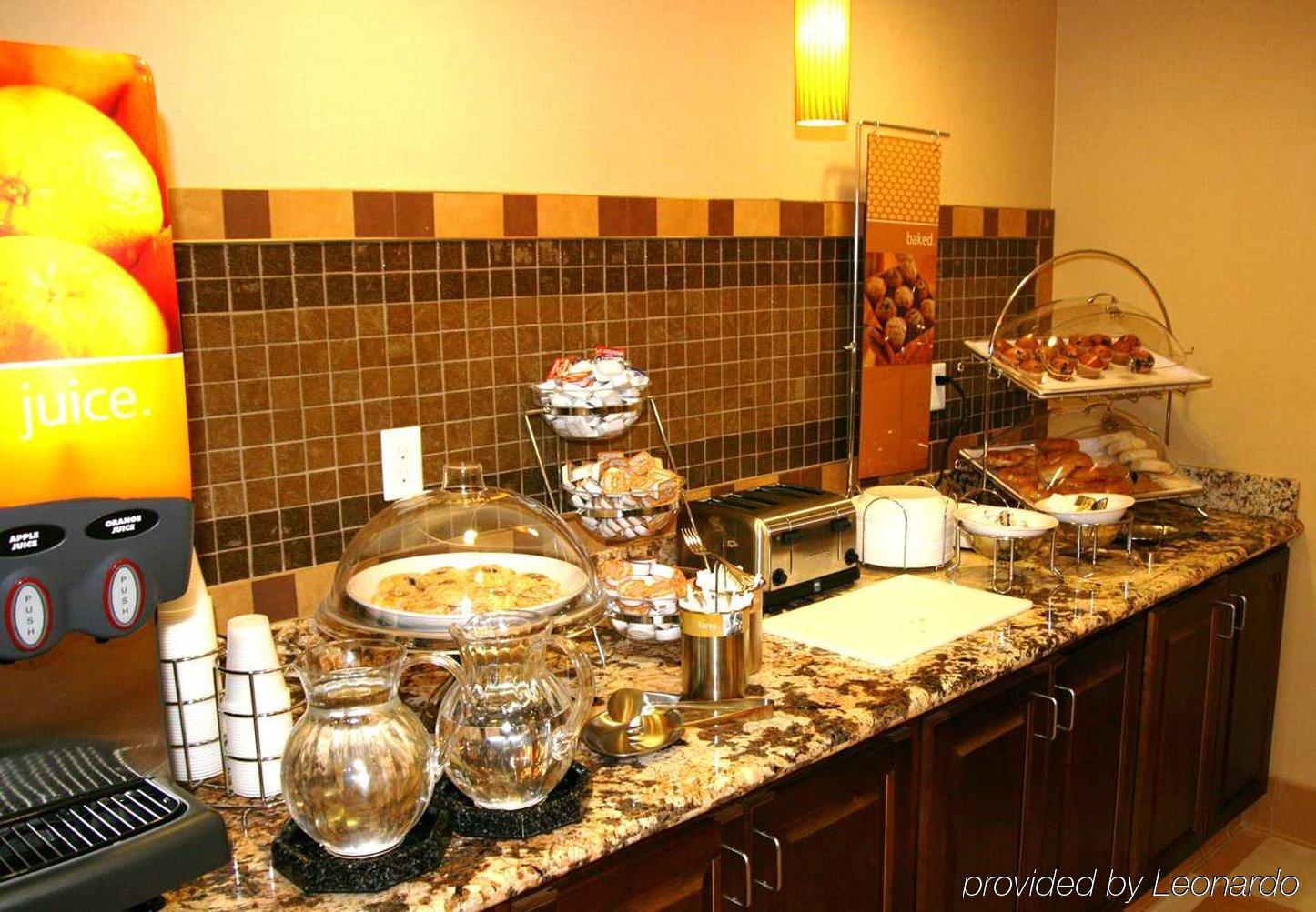 Hampton Inn & Suites Watertown Étterem fotó