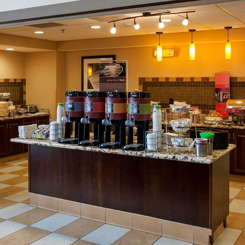 Hampton Inn & Suites Watertown Étterem fotó
