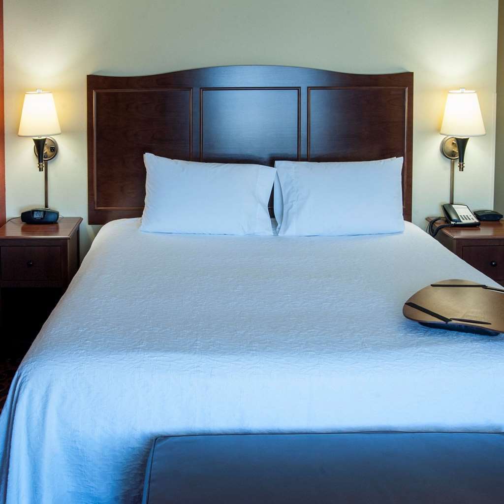 Hampton Inn & Suites Watertown Szoba fotó